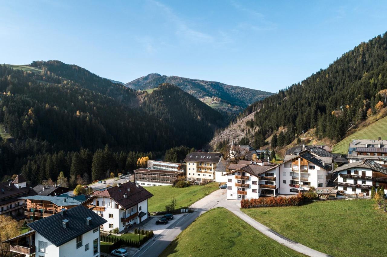 Piculin Alpin Apartments San Martino in Badia Exterior photo